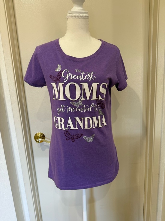 Tops - Purple "The Greatest Moms Get Promoted to Grandma" Graphic Tee